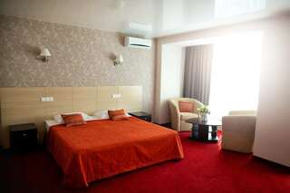 Гостиница Альянс Отель Самарский Самара Улучшенный двухместный номер с 1 кроватью или 2 отдельными кроватями-1